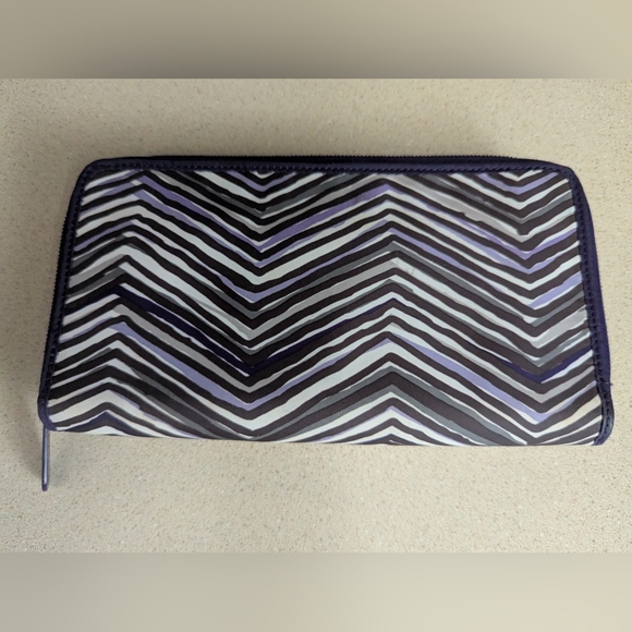 Thirty One Coupon Organizer Clutch Wallet  Your Way  Purple Zig Zag Zoom New - Picture 1 of 6